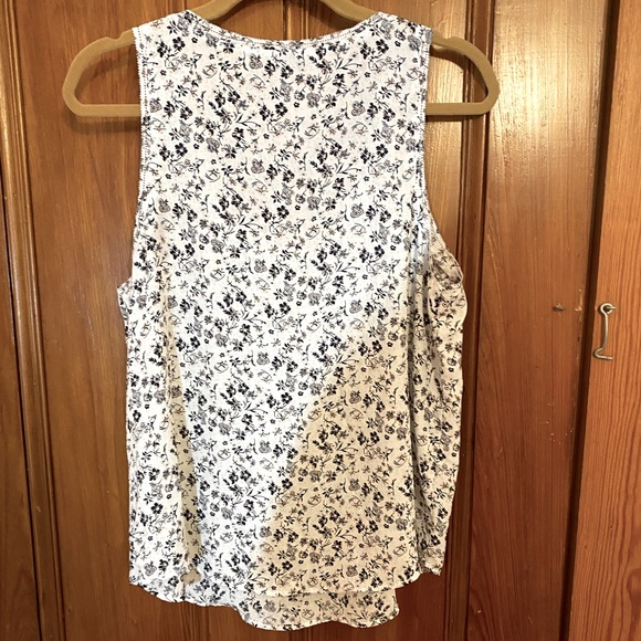 Banana Republic Floral sleeveless blouse - Picture 2 of 4